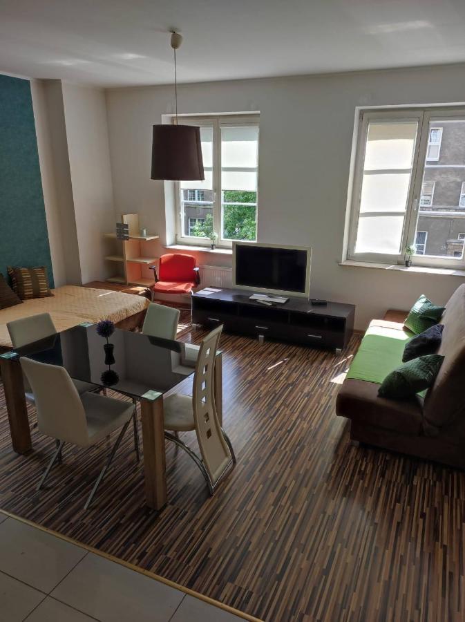 Apartament Przy Fontannie Neptuna Gdansk Bagian luar foto