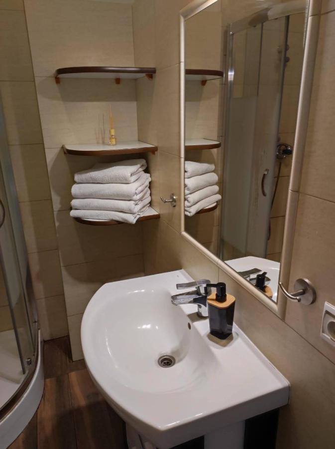 Apartament Przy Fontannie Neptuna Gdansk Bagian luar foto